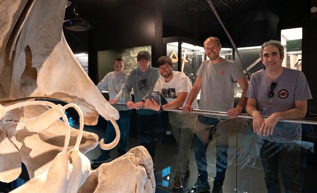 TOKI Kultur Elkarteko 4 kide museo batean